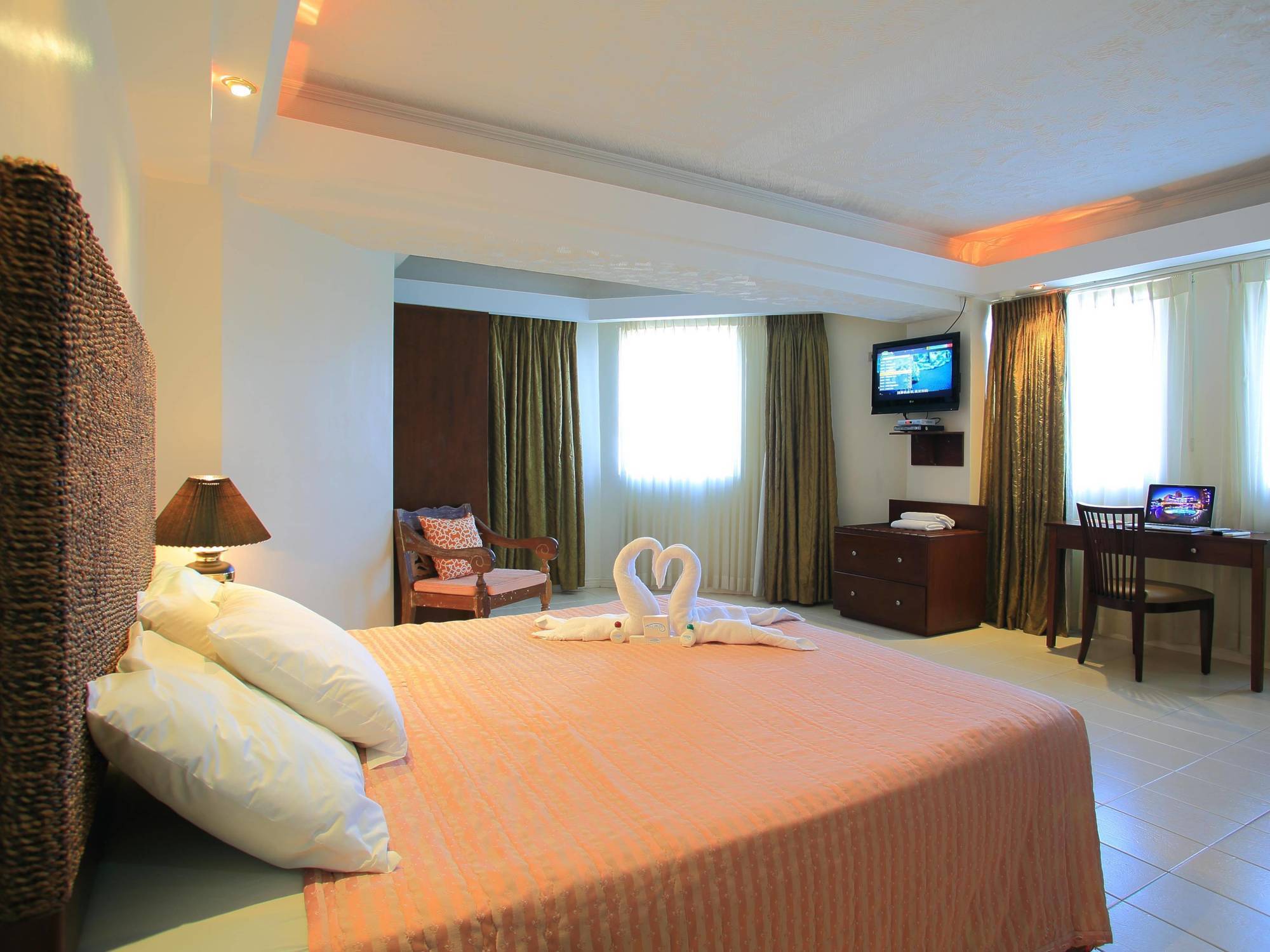 Wild Orchid Beach Resort Olongapo Luaran gambar